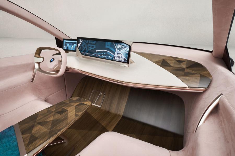 Торпедо BMW Vision iNEXT 2018 года  (фото 123 из 128)